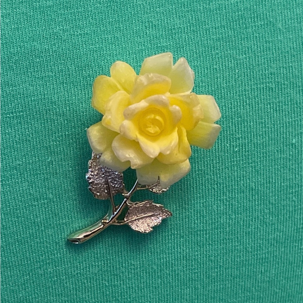 Vintage Medium Yellow Rose Brooch.